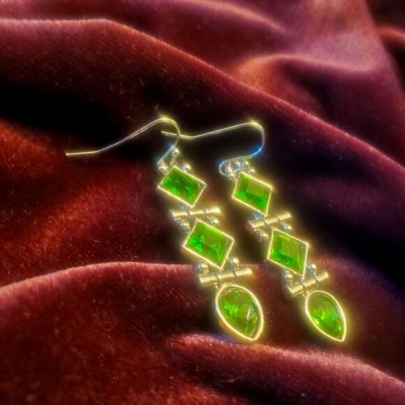 Special Sale - Natural Green Peridot 925 Silver Dangle Drop Earrings - Picture 6 of 6